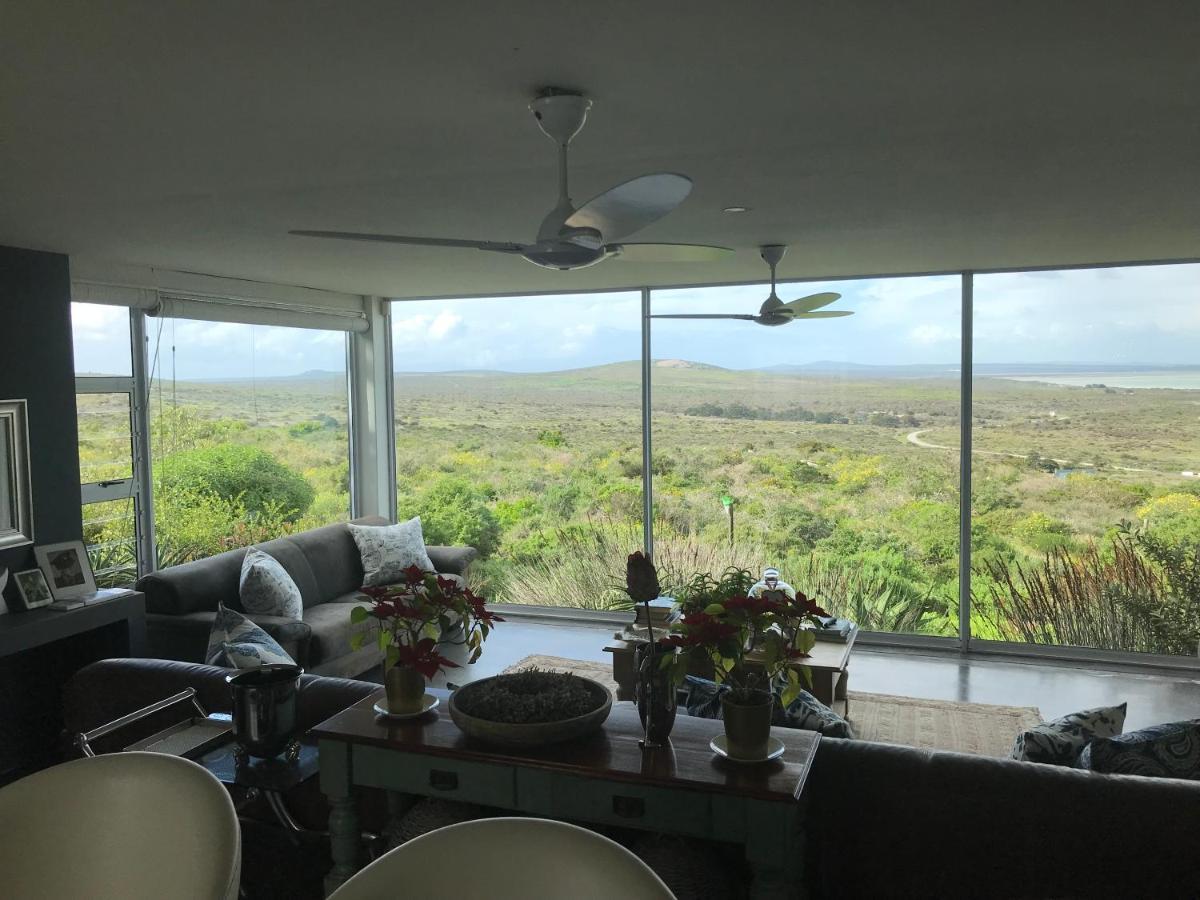 Villa La Maison Bleue, Luxury Self-catering Villa. Langebaan