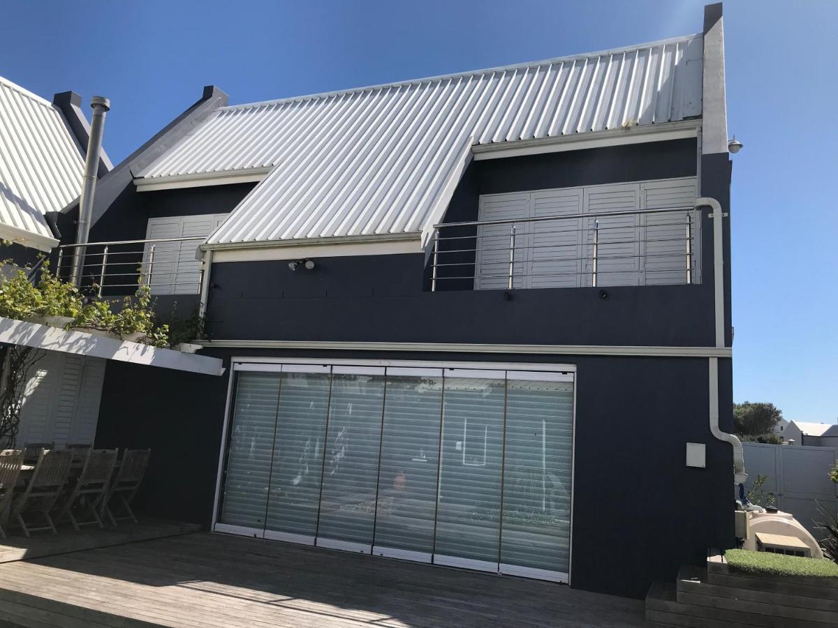 La Maison Bleue, Luxury Self-catering Villa. Villa Langebaan