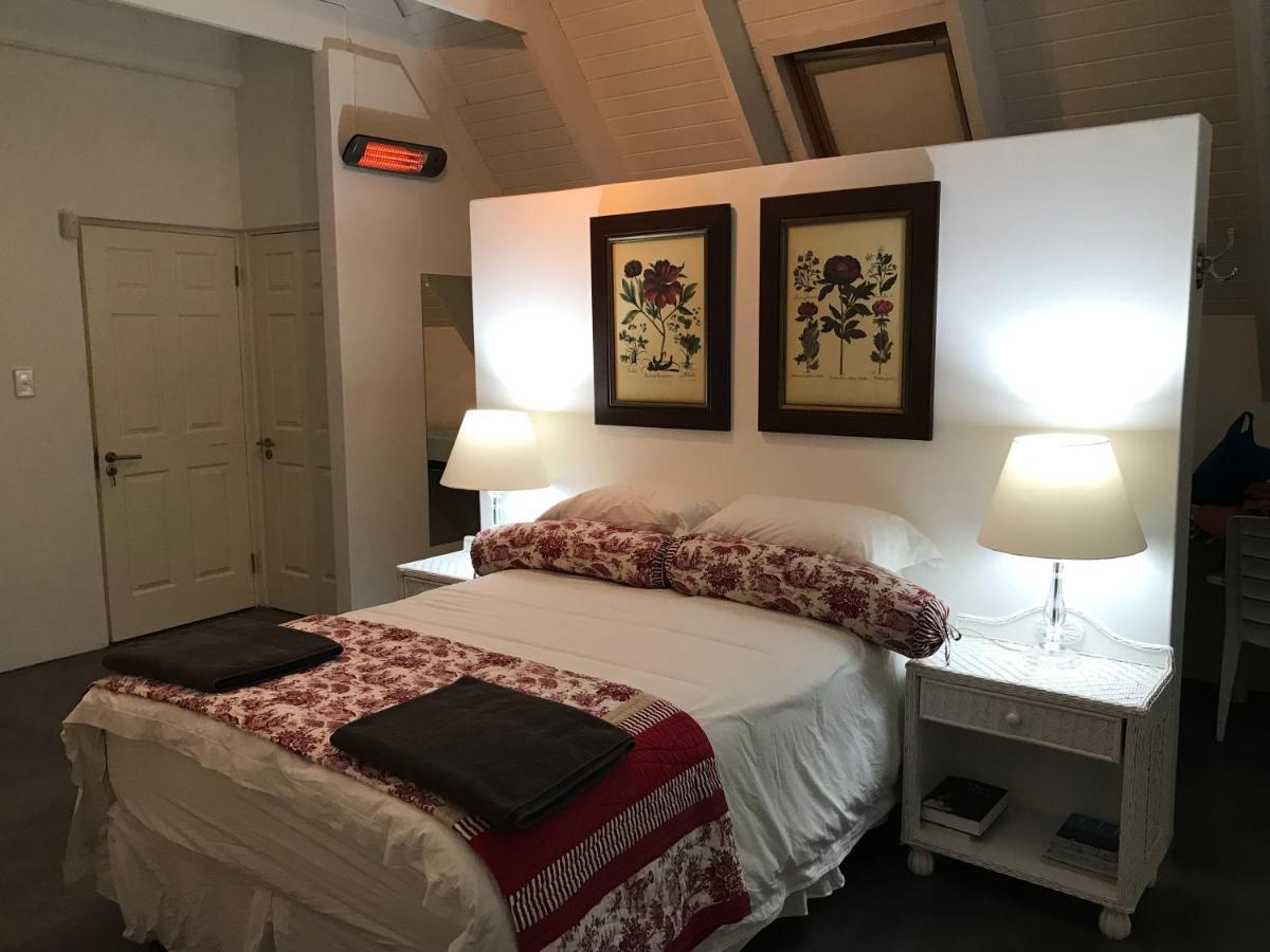 Villa La Maison Bleue, Luxury Self-catering Villa. Langebaan