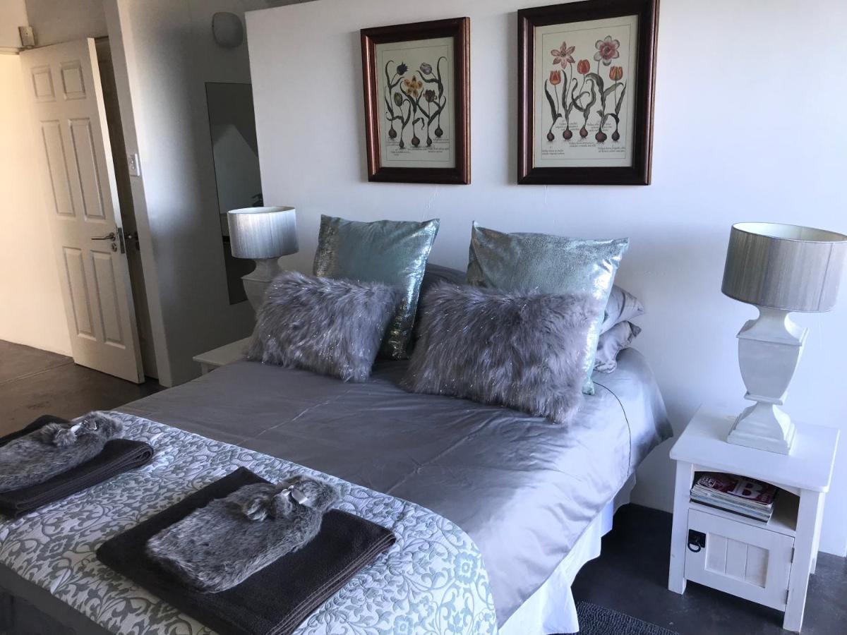 La Maison Bleue, Luxury Self-catering Villa. Villa Langebaan