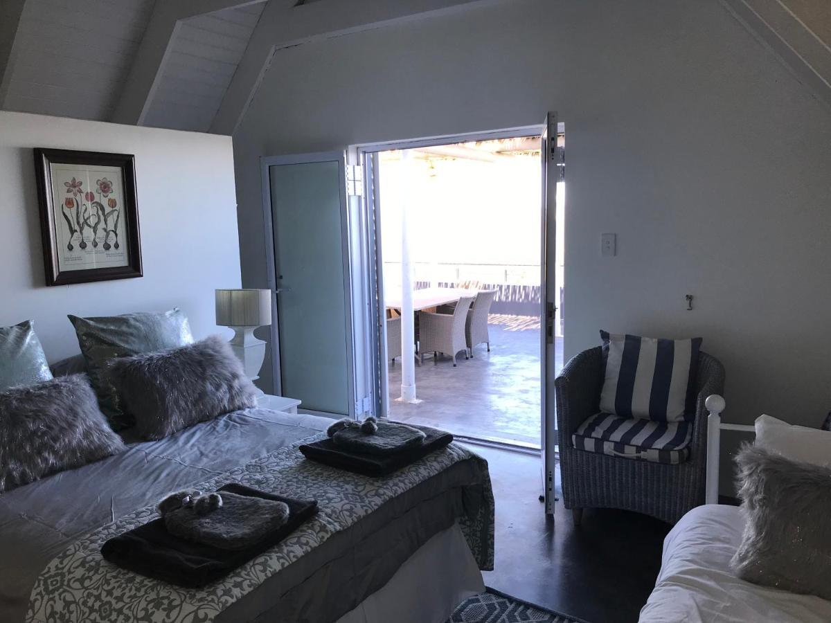 Villa La Maison Bleue, Luxury Self-catering Villa. Langebaan