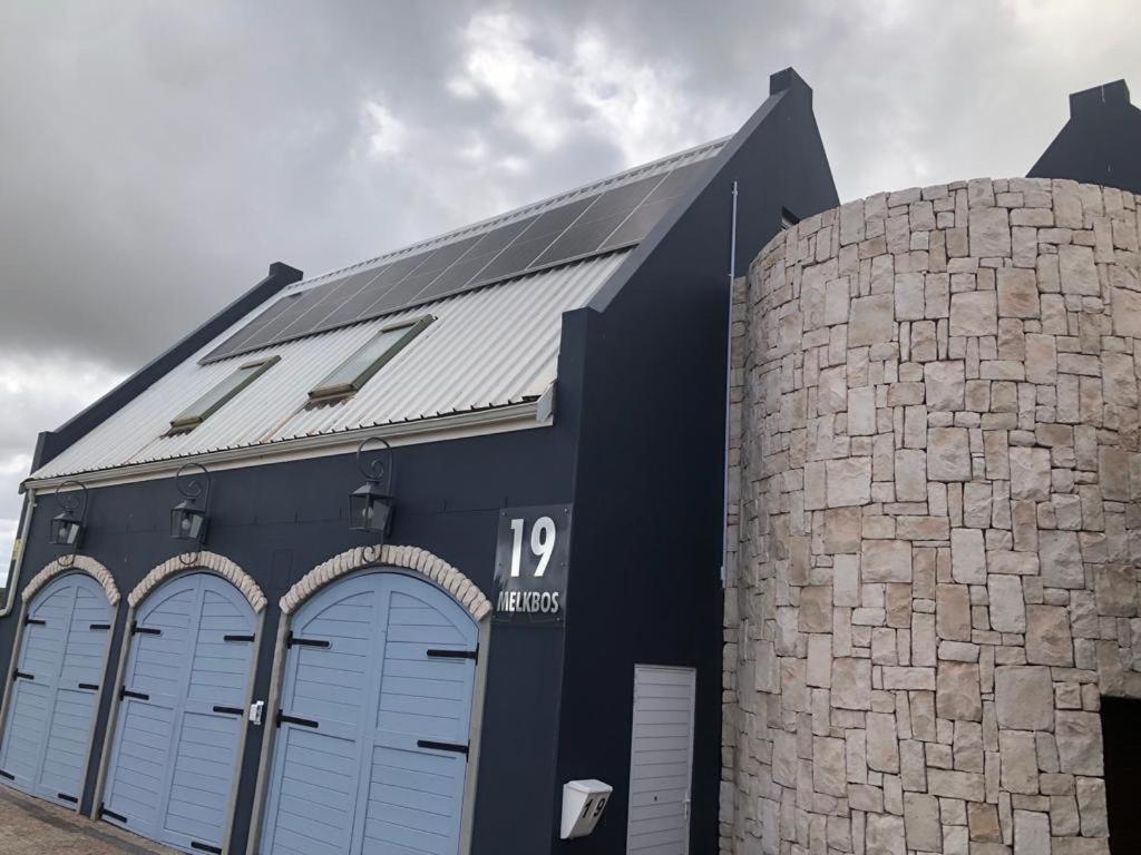 Villa La Maison Bleue, Luxury Self-catering Villa. Langebaan