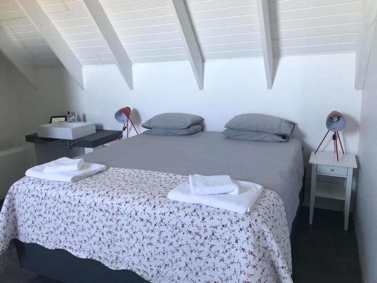 Villa La Maison Bleue, Luxury Self-catering Villa. Langebaan